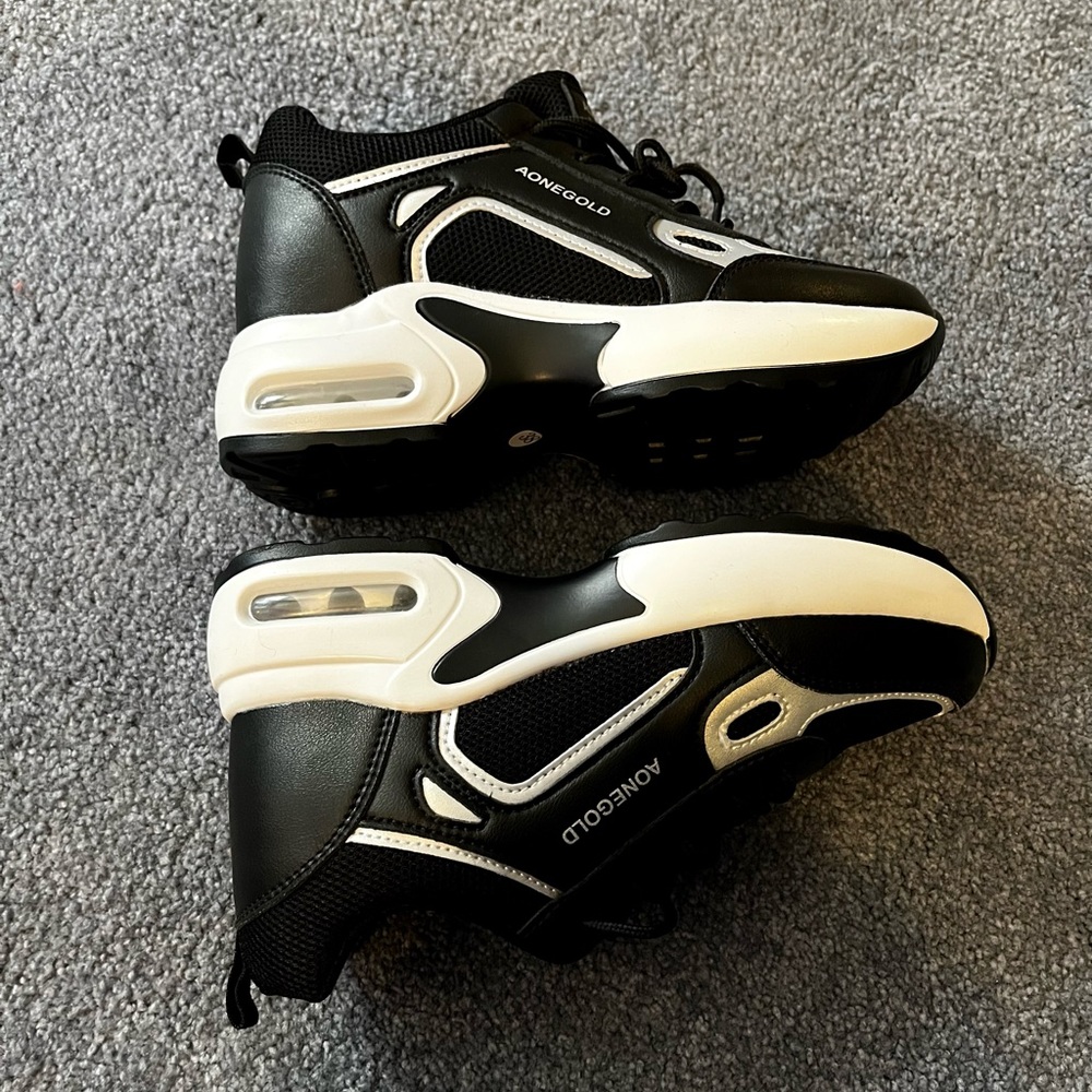 Sneakers black and white with edge size 7